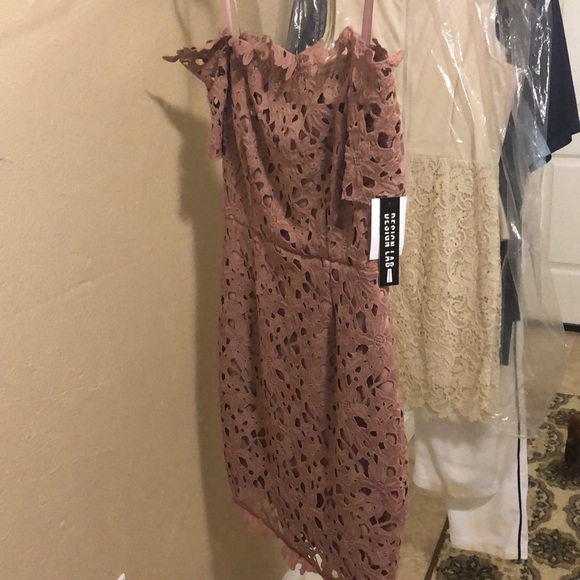 NWT- Design Lab Mauve Lace Dress off the shoulder - Picture 2 of 8